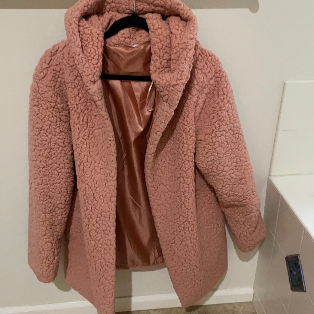 Straight from New Zealand! Women’s soft cardigan coat.  Excellent condition.